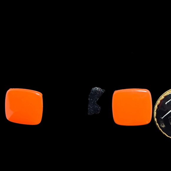 Lot of 6 Gold Tone Pierced Earrings (4841) - Picture 4 of 9